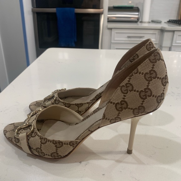 8.5 B Gently used. Vintage Authentic Gucci open toe heels. - Picture 3 of 10